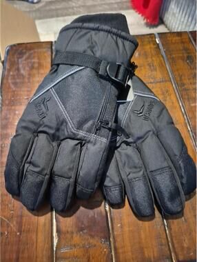 NEW Kombi Pursuit II BLACK Winter Ski Snow Gloves Womens New  size Medium